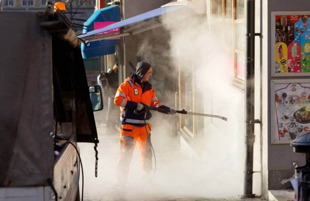 Graffiti Removal in Croesowallt